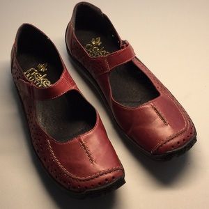 Red MaryJane Riekers. I normally wear a 10, but Reikers I always wear an 11.